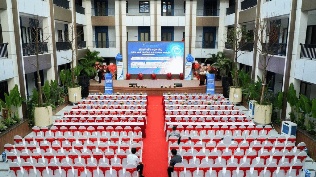 Bàn ghế sự kiện tại Thành Chung Event