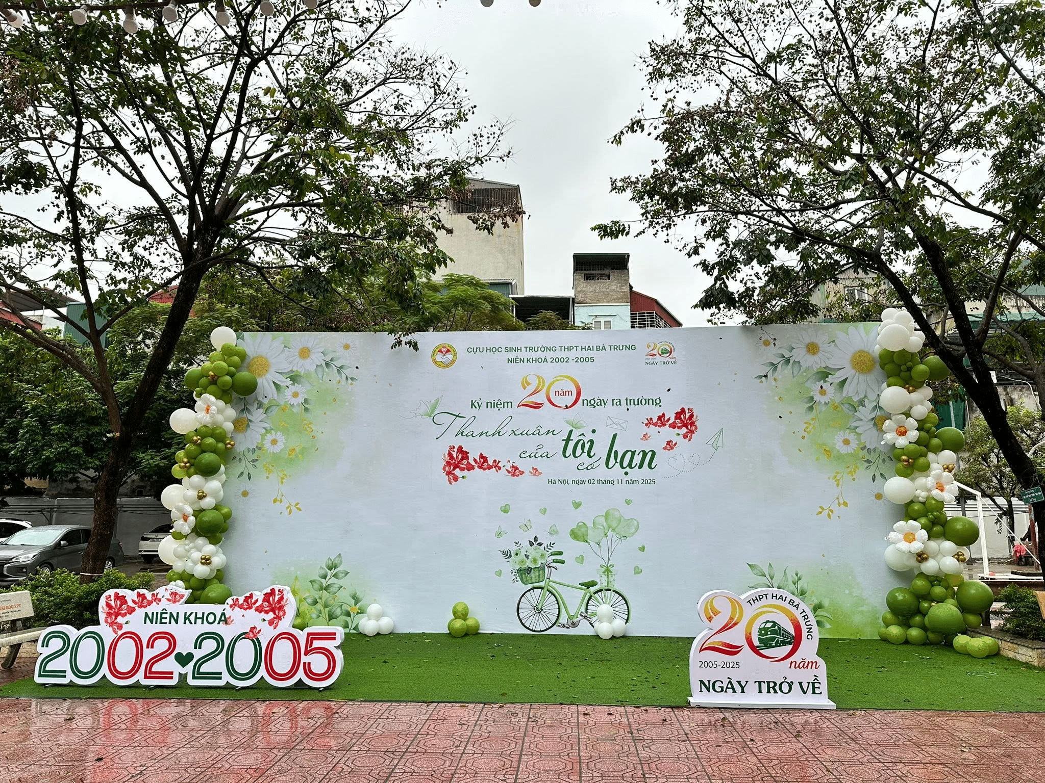 Backdrop kỷ niệm 20 năm ra trường ngoài trời