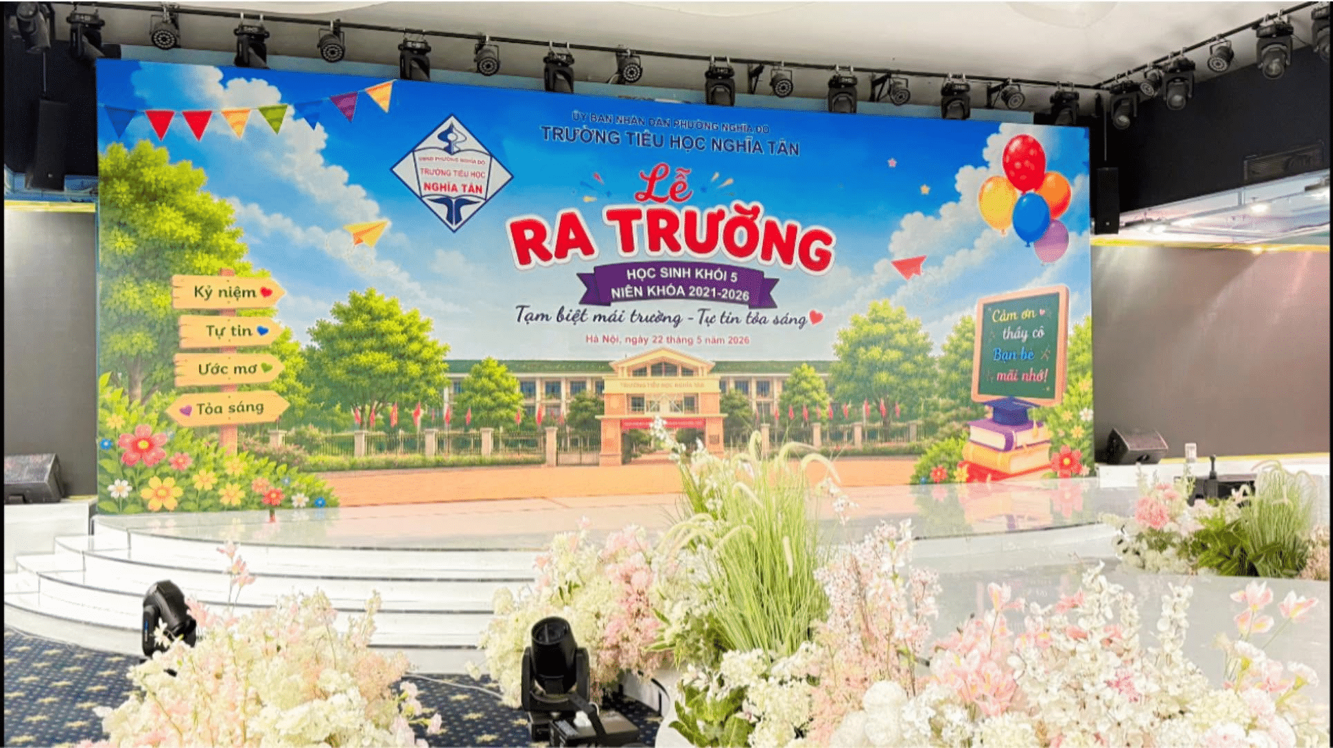 Thiết kế và thi công backdrop lễ ra trường tại Hà Nội