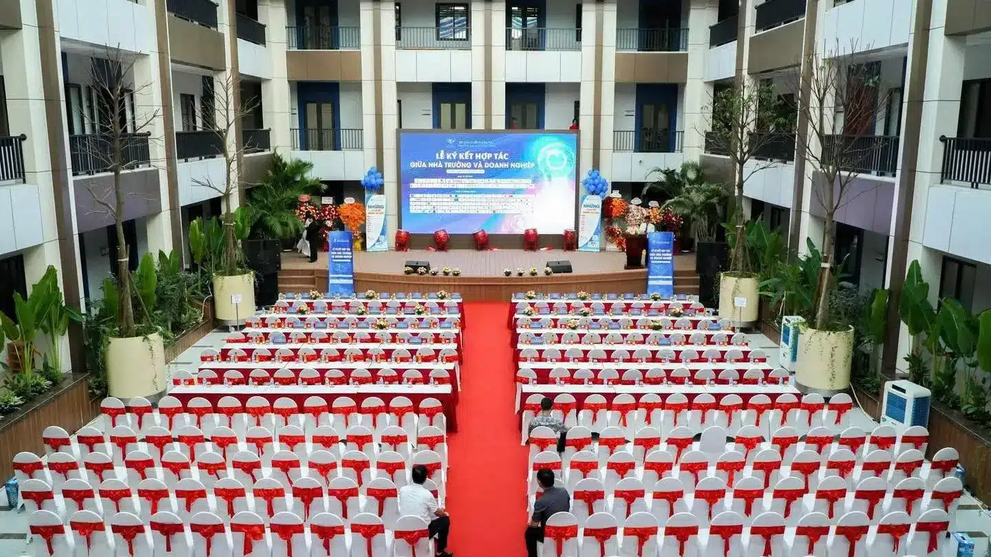 Bàn ghế hội nghị trường học tại Hà Nội