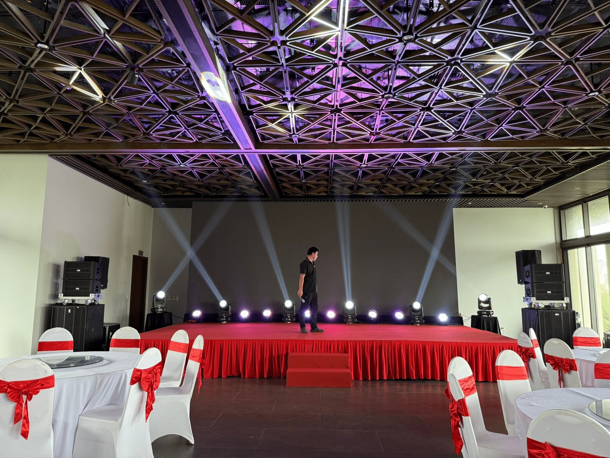 Màn hình LED hội trường trong nhà tại Hà Nội
