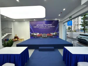 Sân khấu lễ khai trương showroom VinFast tại Hà Nội