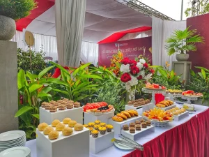 Tiệc ngọt và bàn trang trí phục vụ lễ khai trương tại Hà Nội