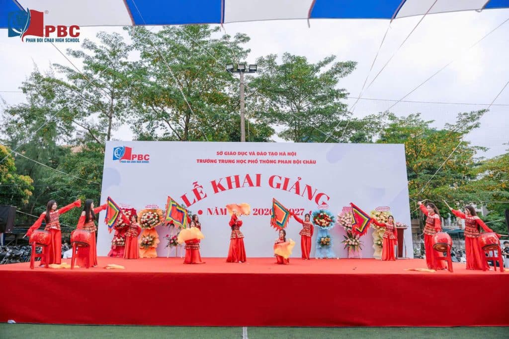 Tiết mục trống hội mở màn lễ khai giảng THPT Phan Bội Châu