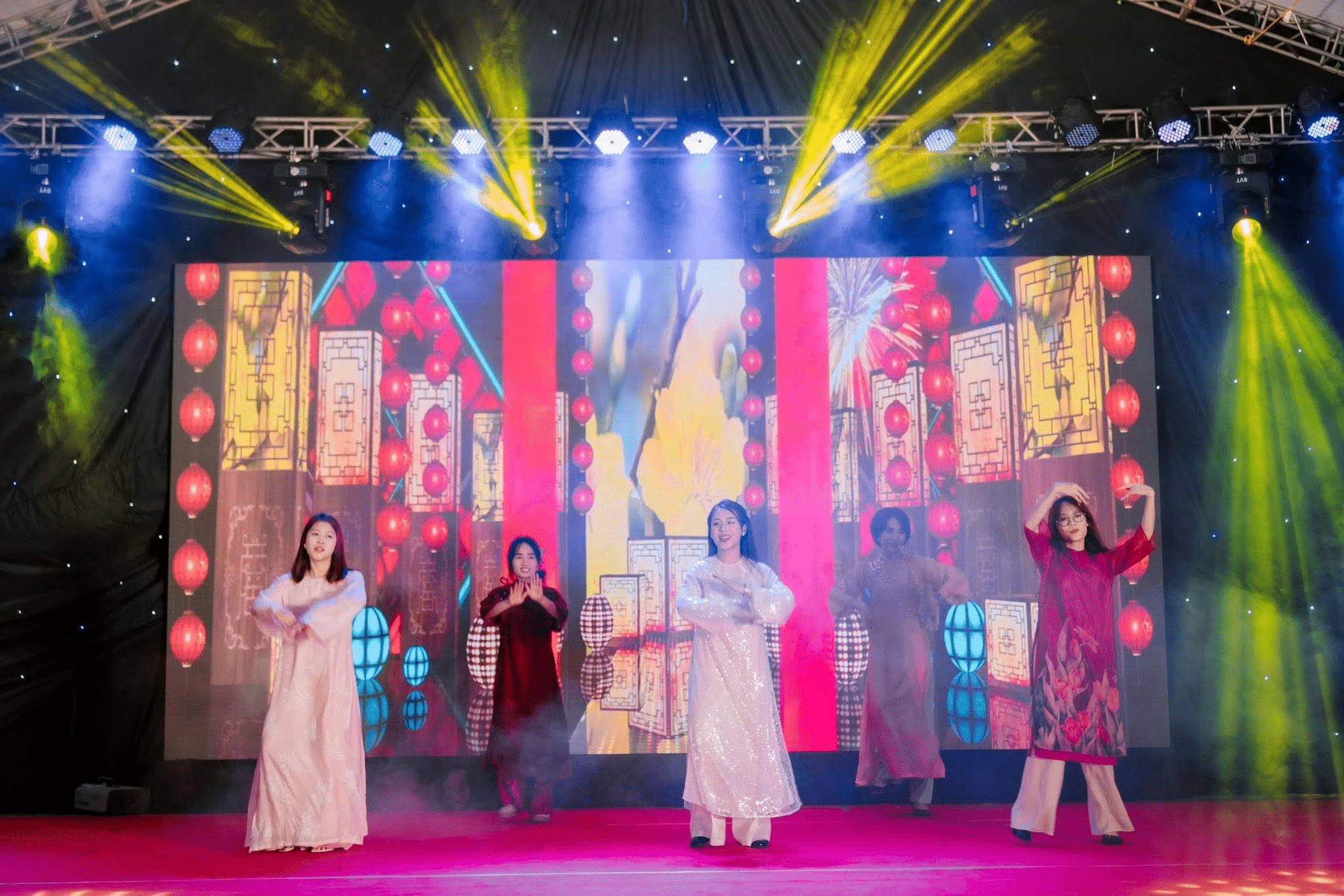 Ánh sáng sân khấu Year End Party tại Hà Nội